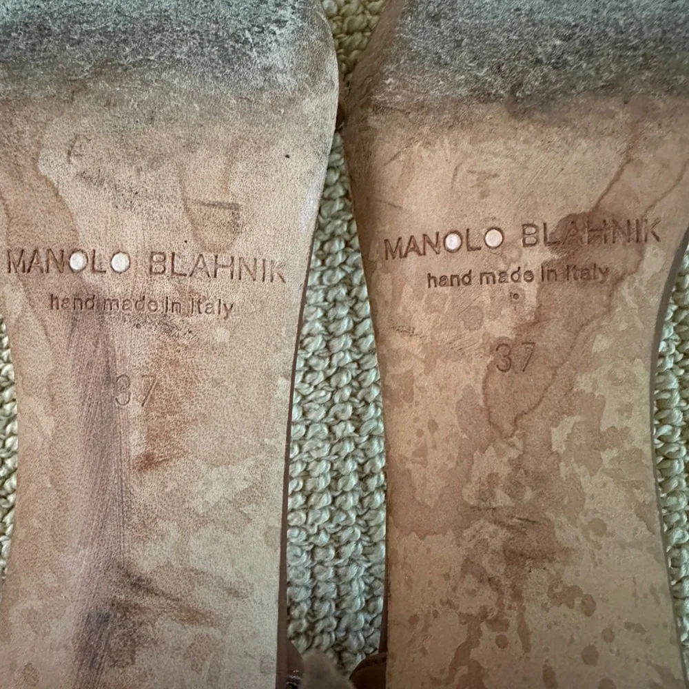 Manolo Blahnik Leather Pumps, Size 37 - Picture 4 of 7